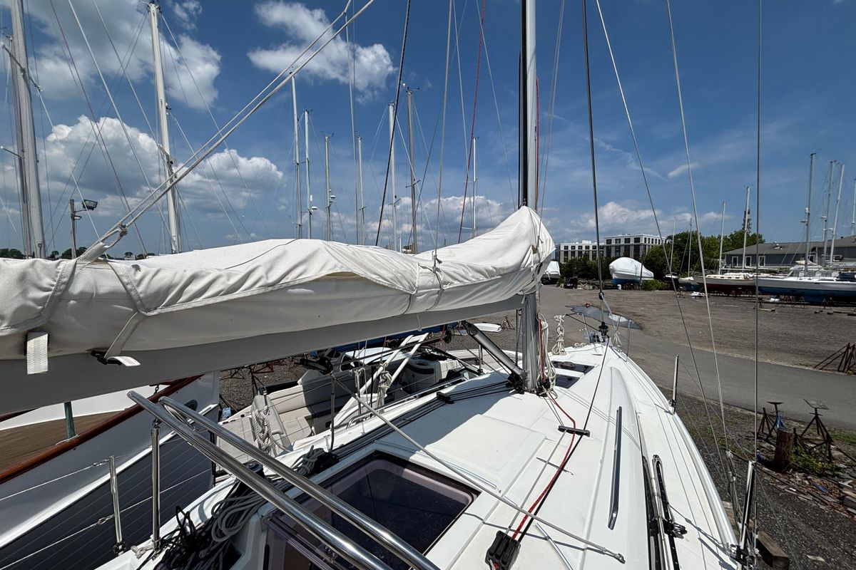 2021 Beneteau Oceanis 30.1