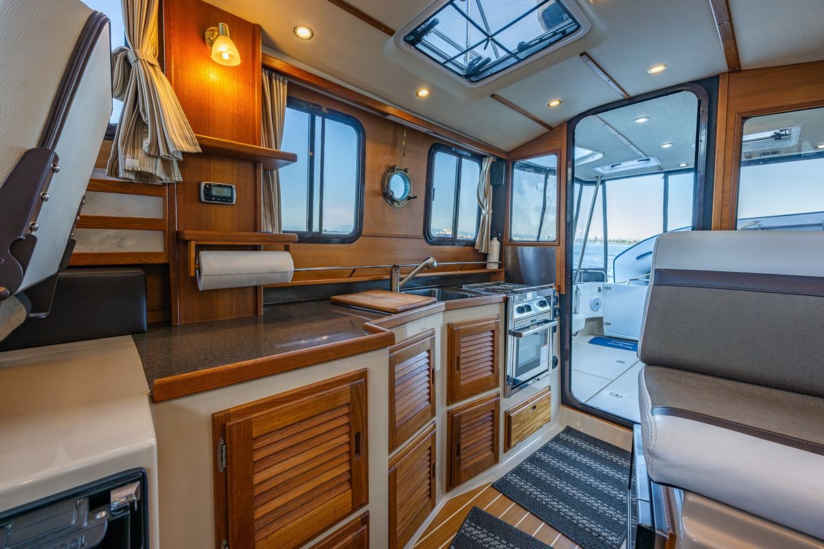 2016 Ranger Tugs R-31 CB