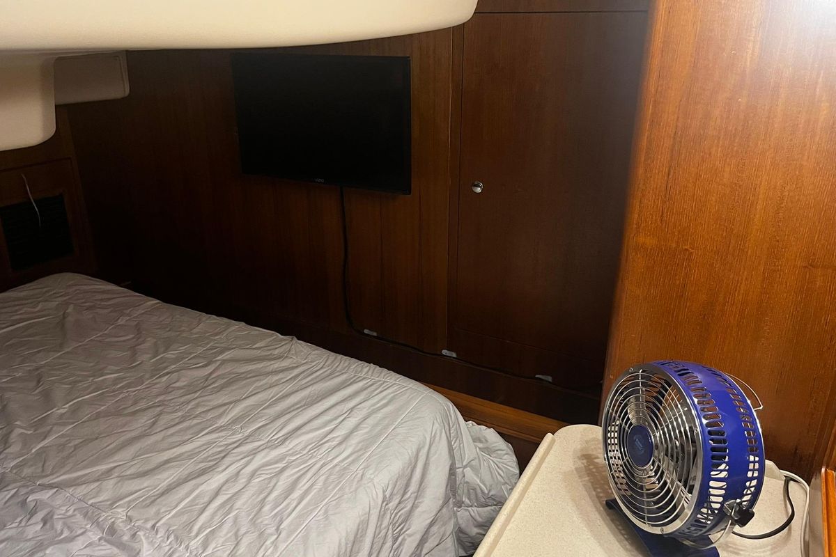 2006 Hunter 41 Deck Salon