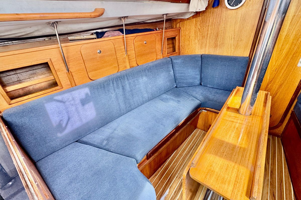 1988 Jeanneau Sun Light 30