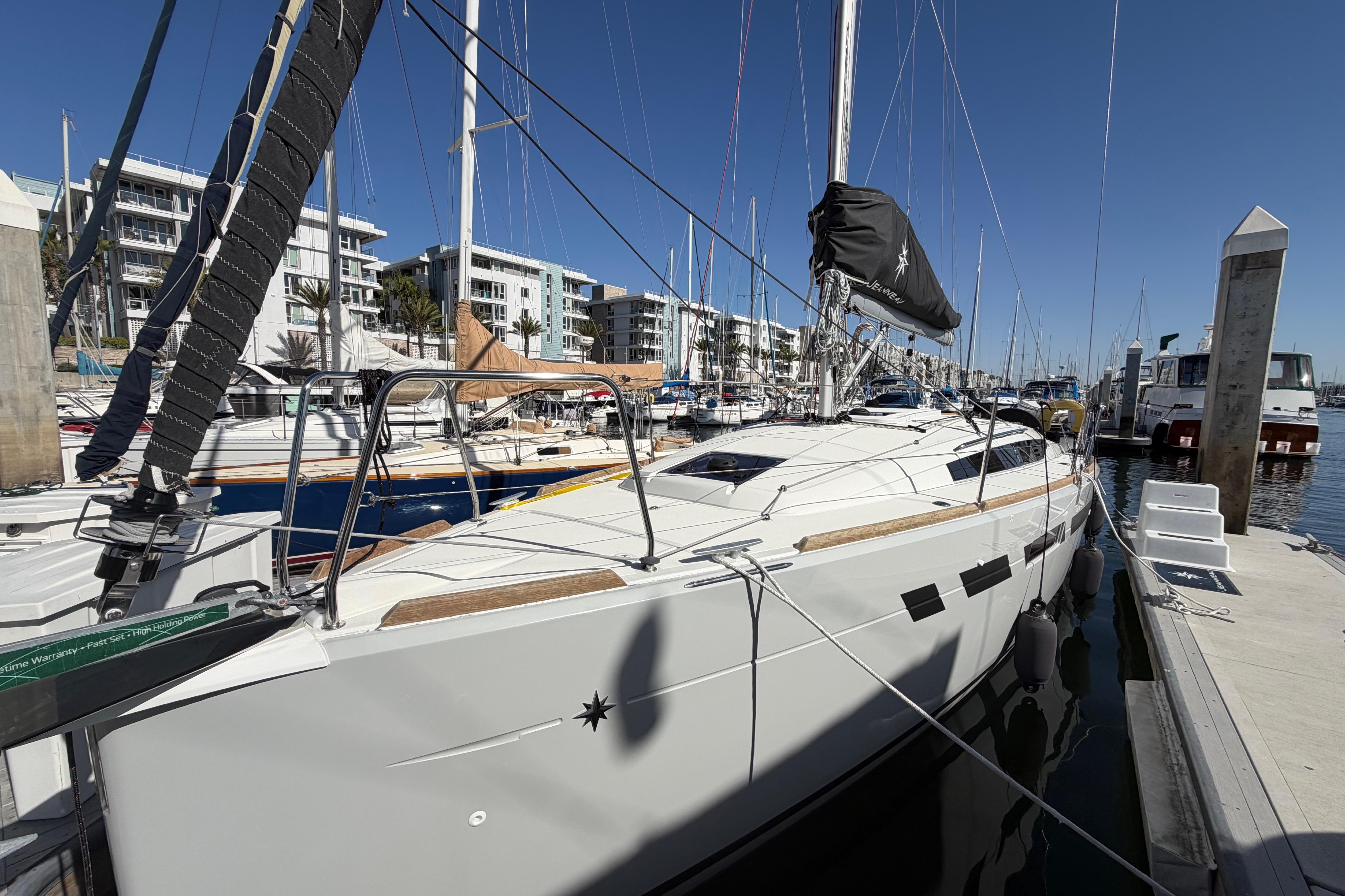 2015 Jeanneau Sun Odyssey 349 Boats