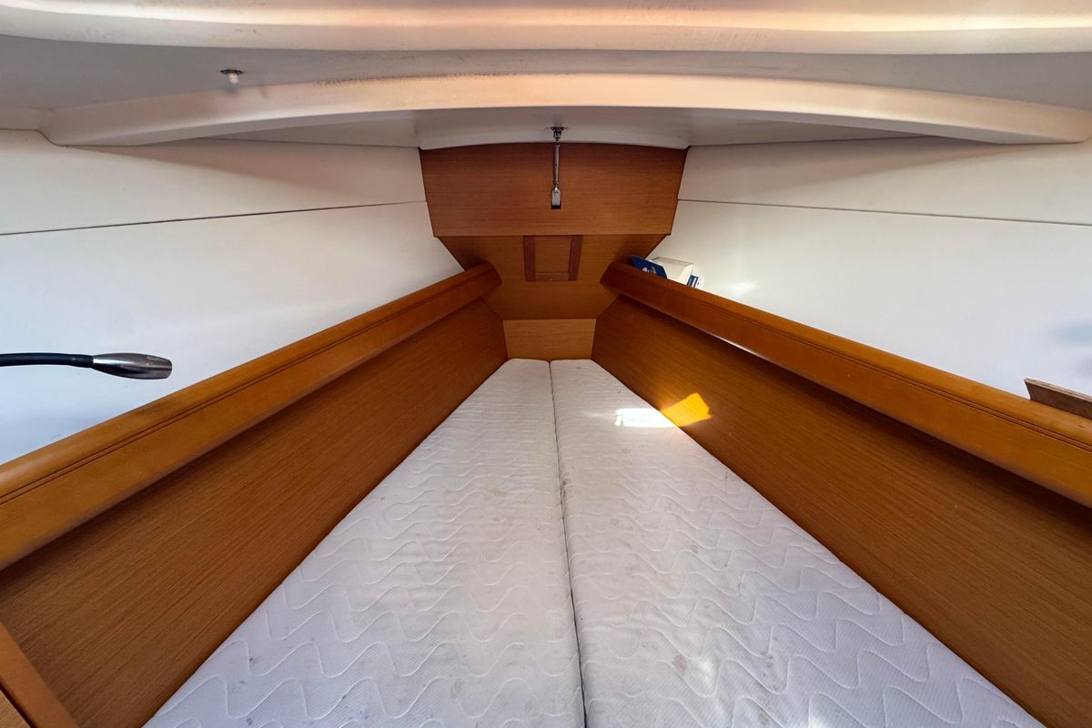 2012 Jeanneau Sun Odyssey 379