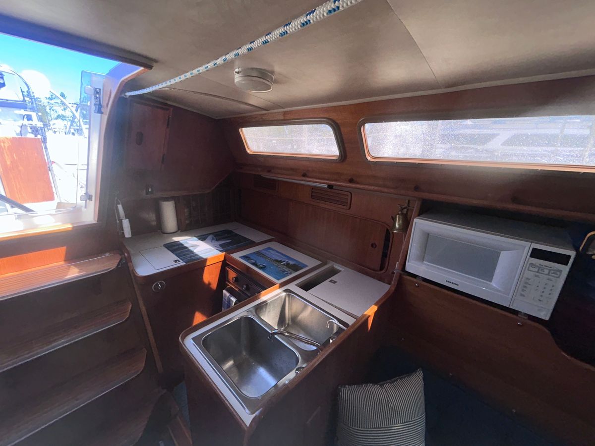 1981 Islander Peterson 40