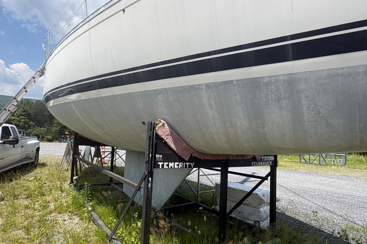 1985 Beneteau First 435