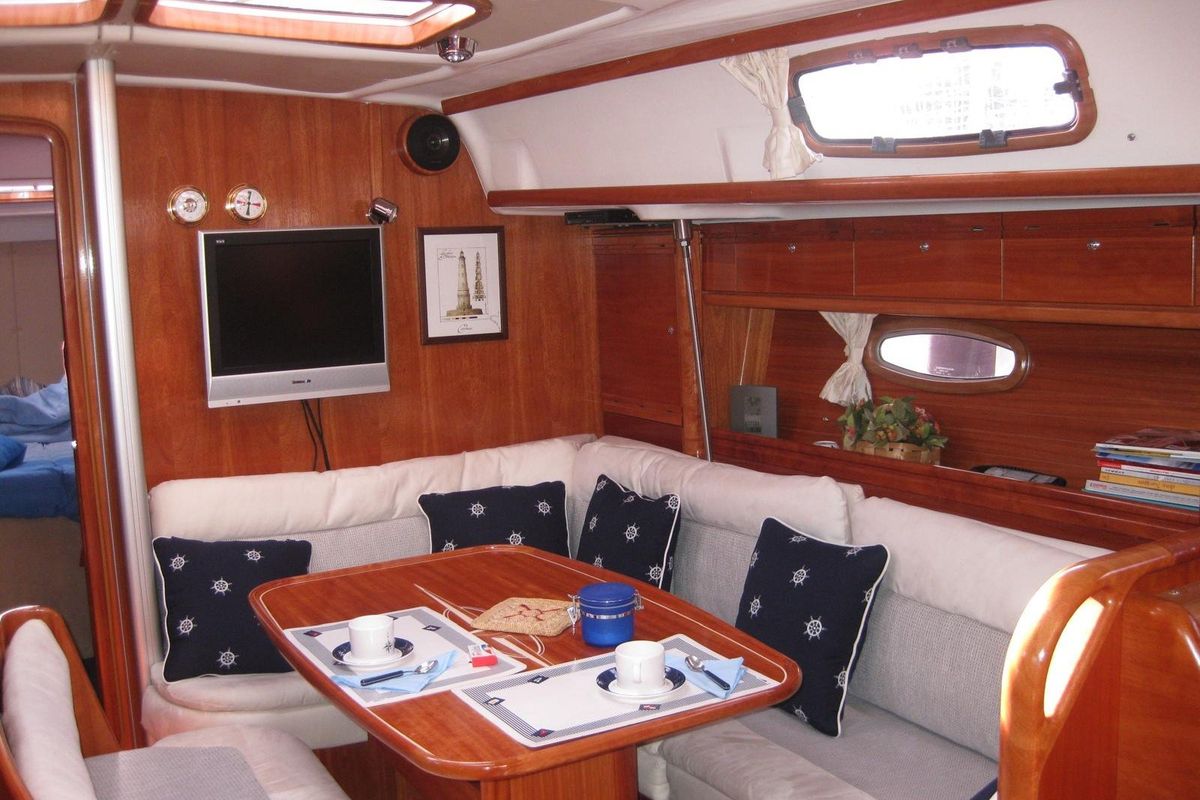 2007 Bavaria Cruiser 39