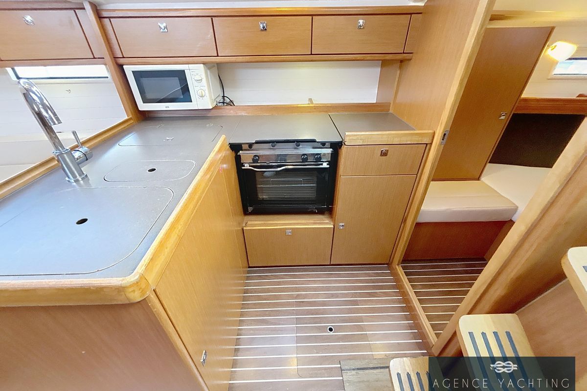 2014 Bavaria Cruiser 37