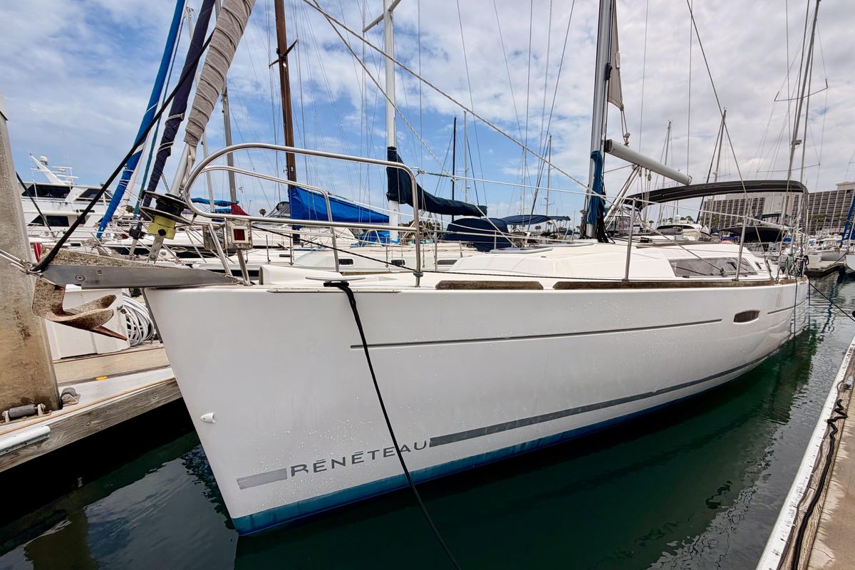 2010 Beneteau Oceanis 34