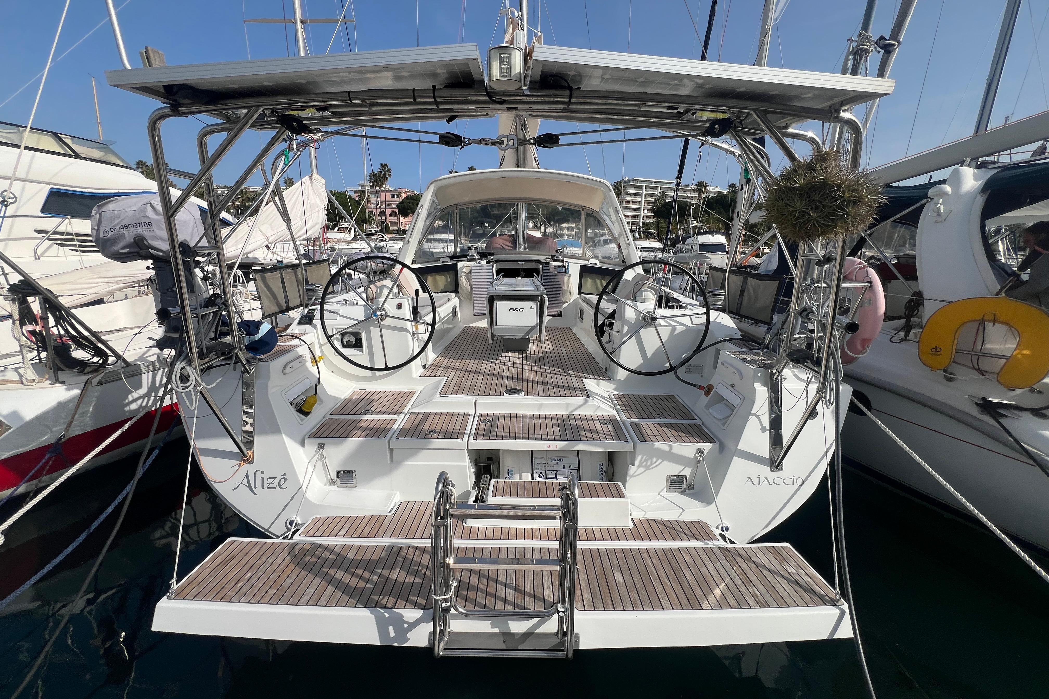2017 Beneteau Oceanis 45 for sale in Cannes, Alpes-Maritimes, France