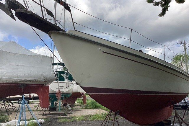 1979 Allied 32’ Seawind Ketch