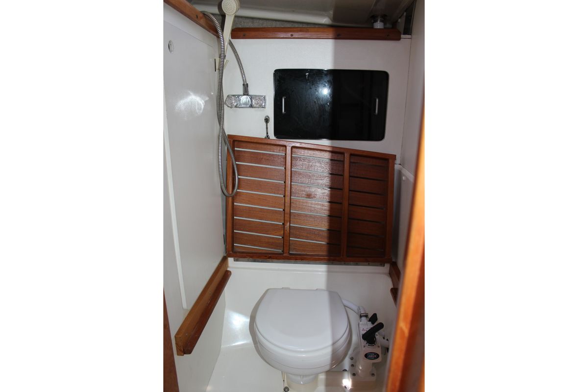 1988 Hunter 33.5
