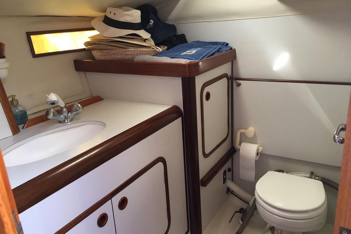 1991 Beneteau Oceanis 390 for sale in Valencia, Spain 38 ft