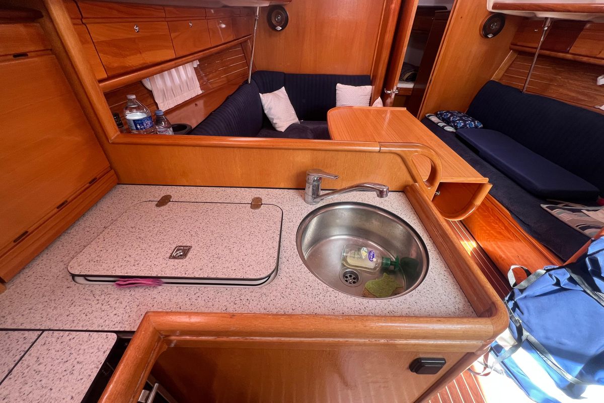 2005 Bavaria Cruiser 33
