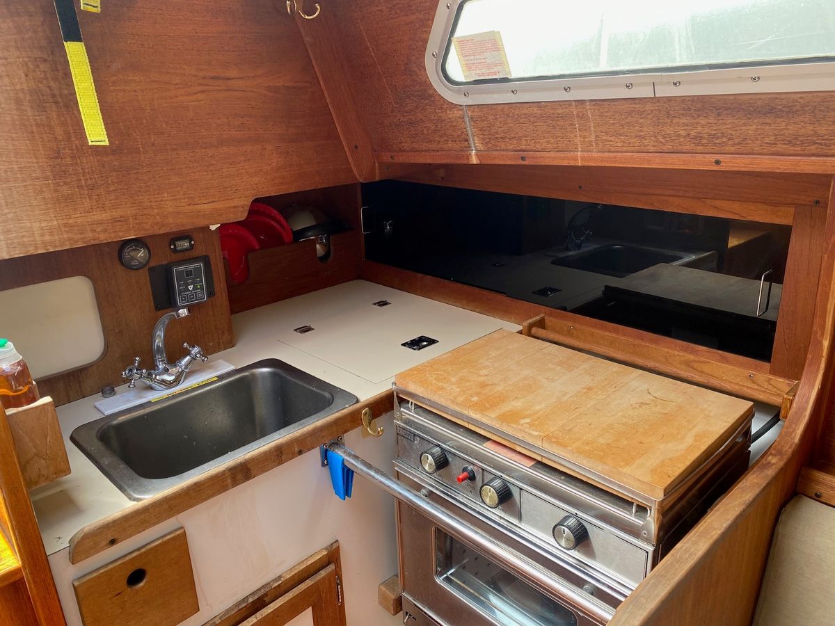 1987 Freedom Boats 30
