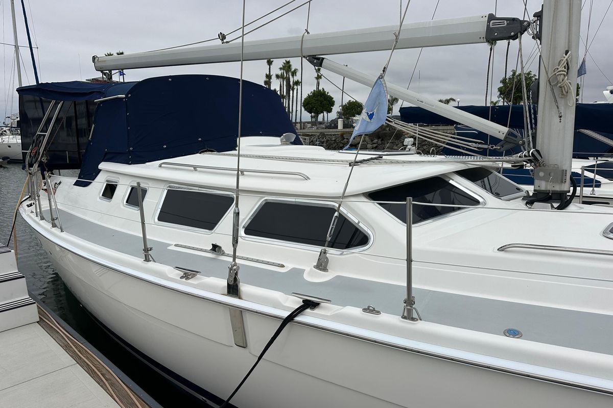 2003 Hunter 426 Deck Salon