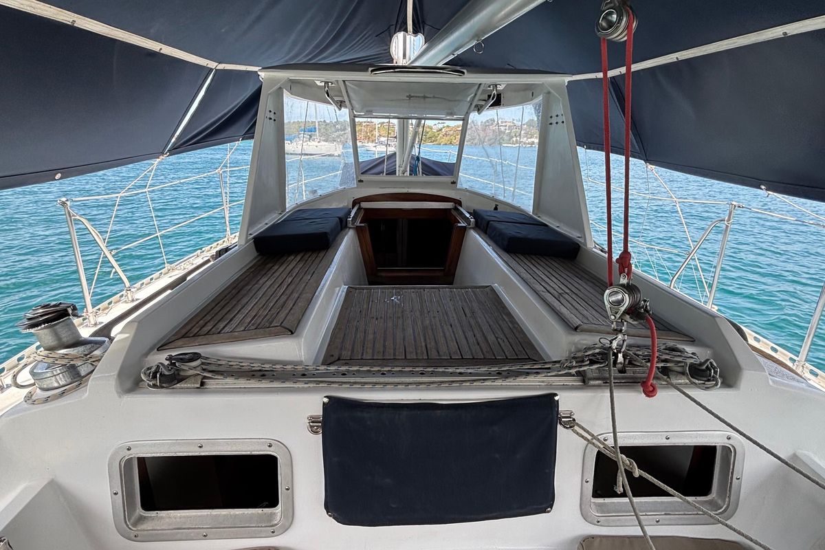 1987 Hylas 42