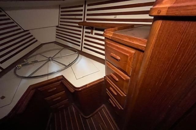 1983 Endeavour 35