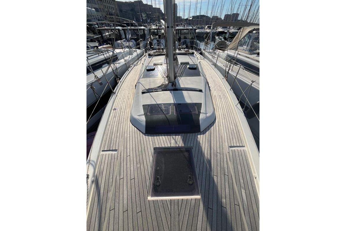 2022 Dufour 390