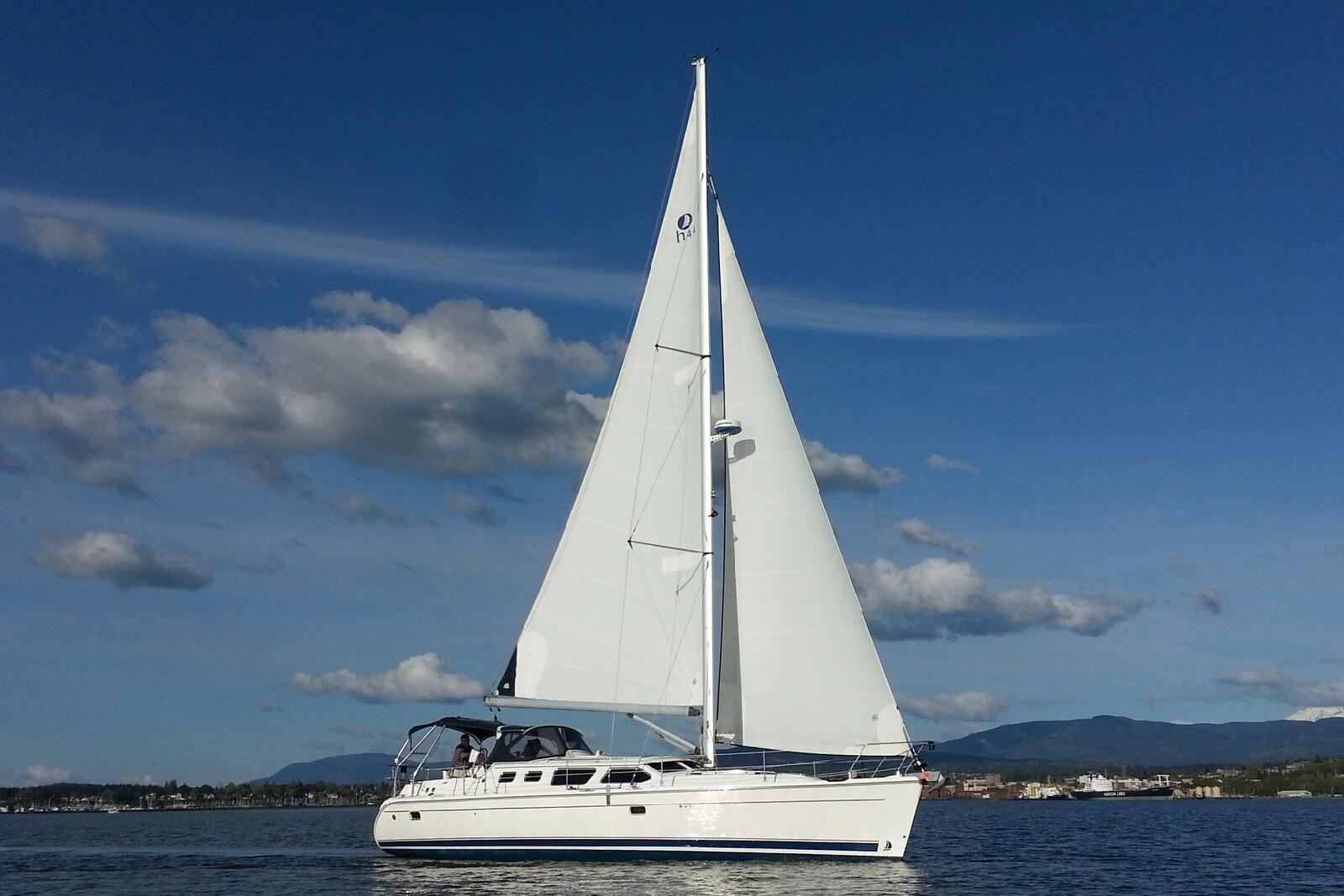 2007 Hunter 44 Deck Salon