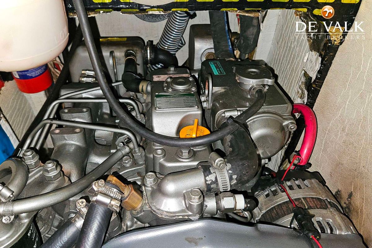 2005 Hunter 38