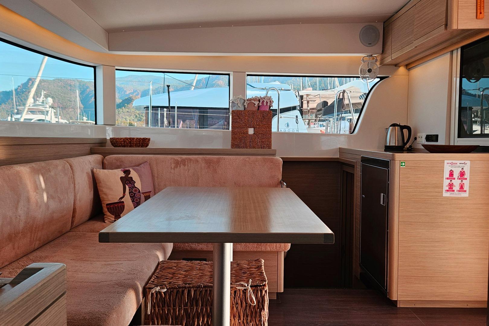 2023 Lagoon 40