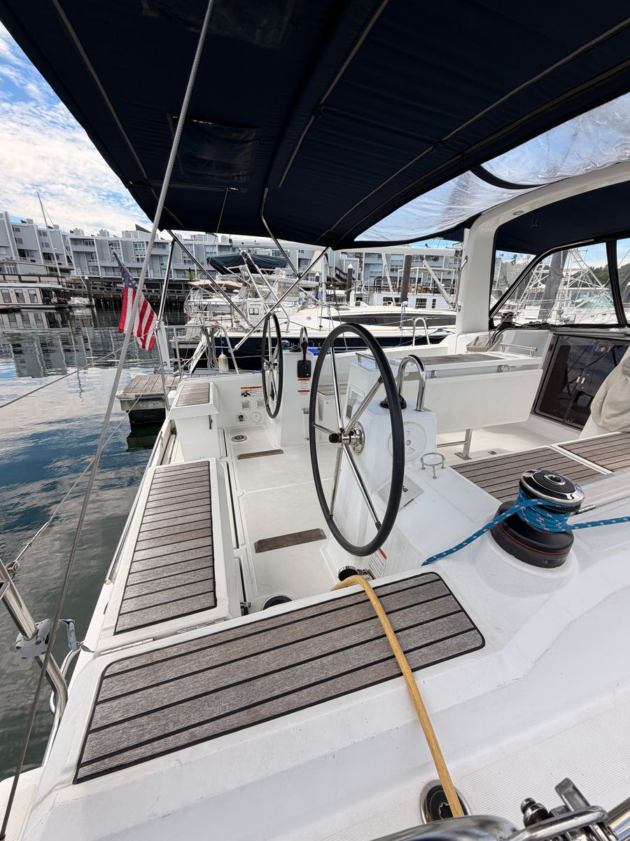 2021 Beneteau Oceanis 35.1