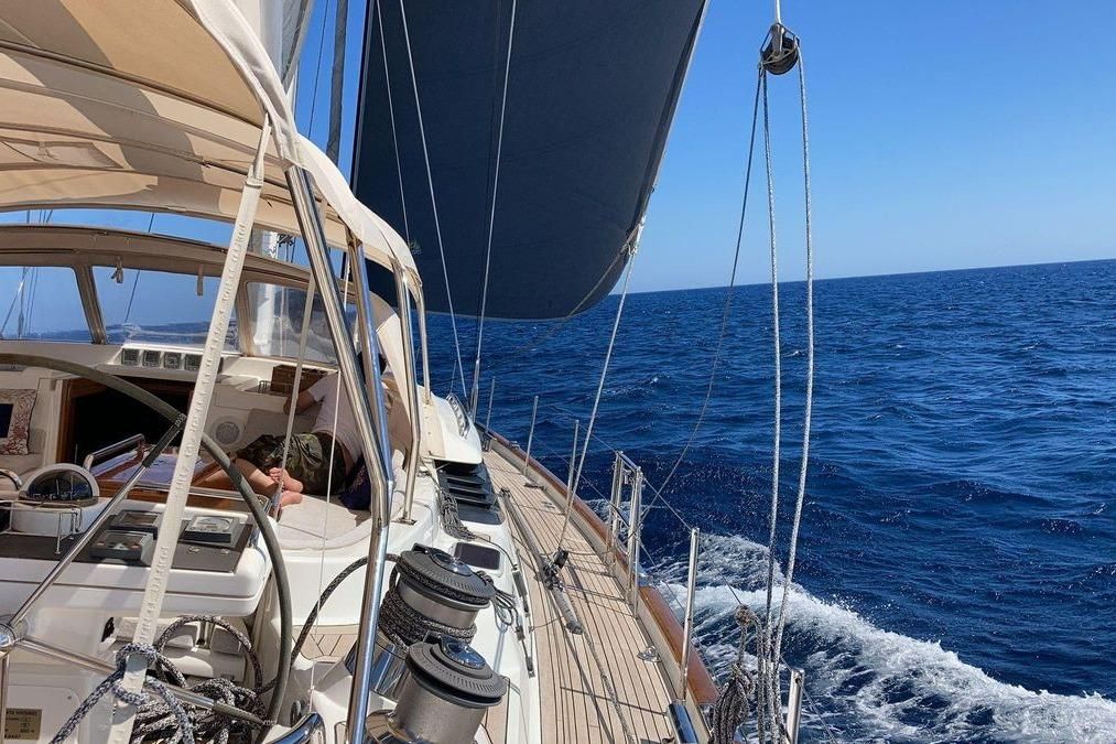 2004 Oyster 82