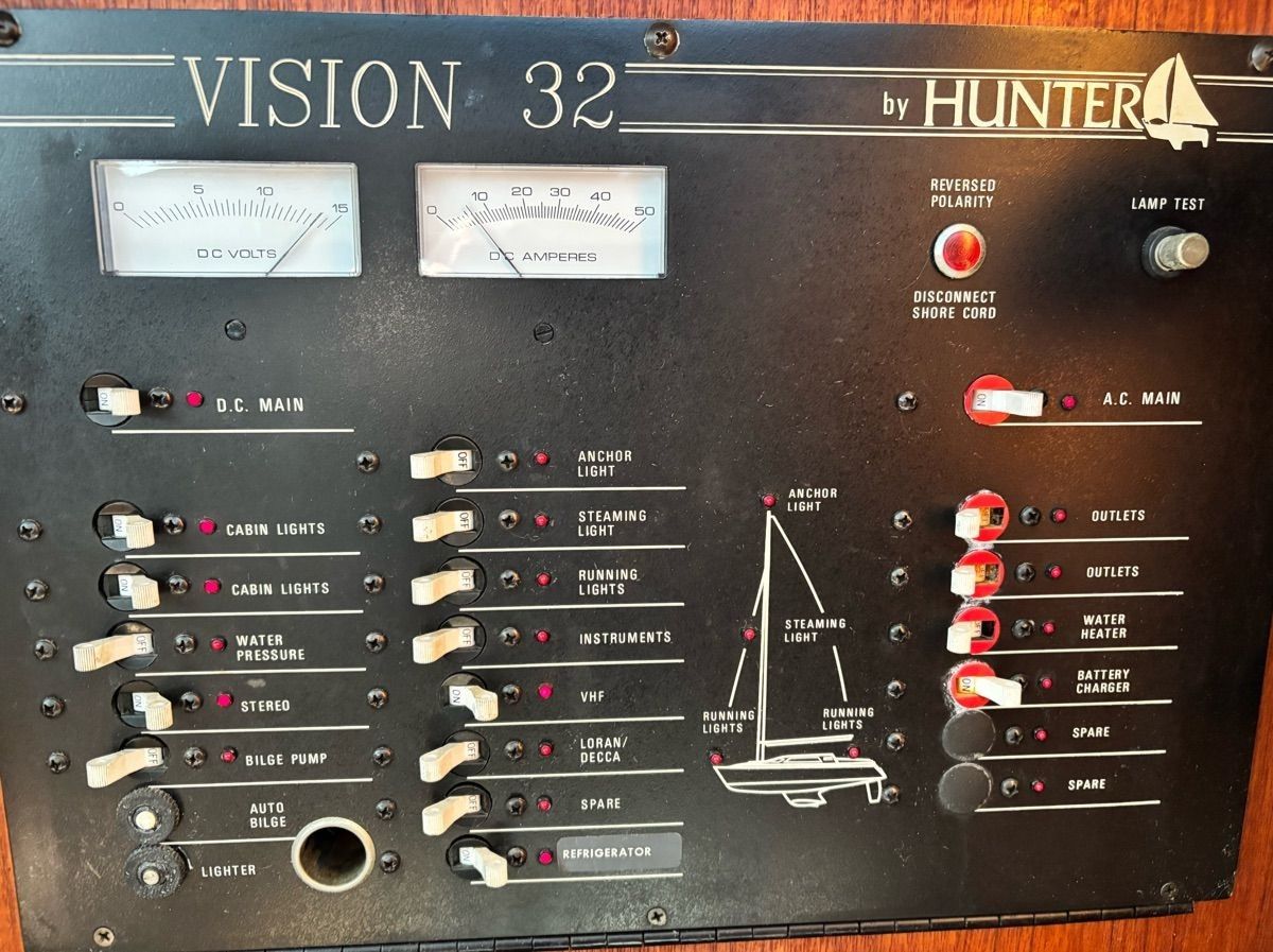 1990 Hunter 32’ Vision