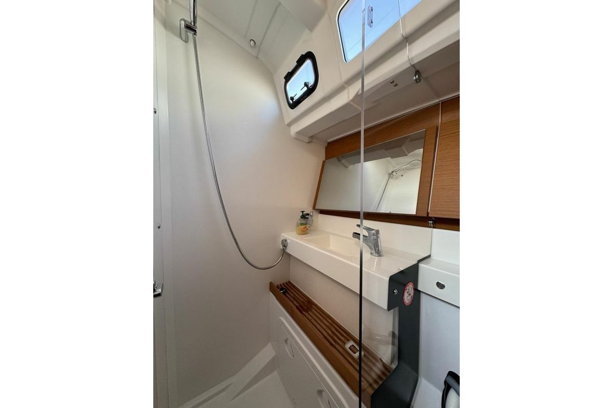 2022 Jeanneau Sun Odyssey 490