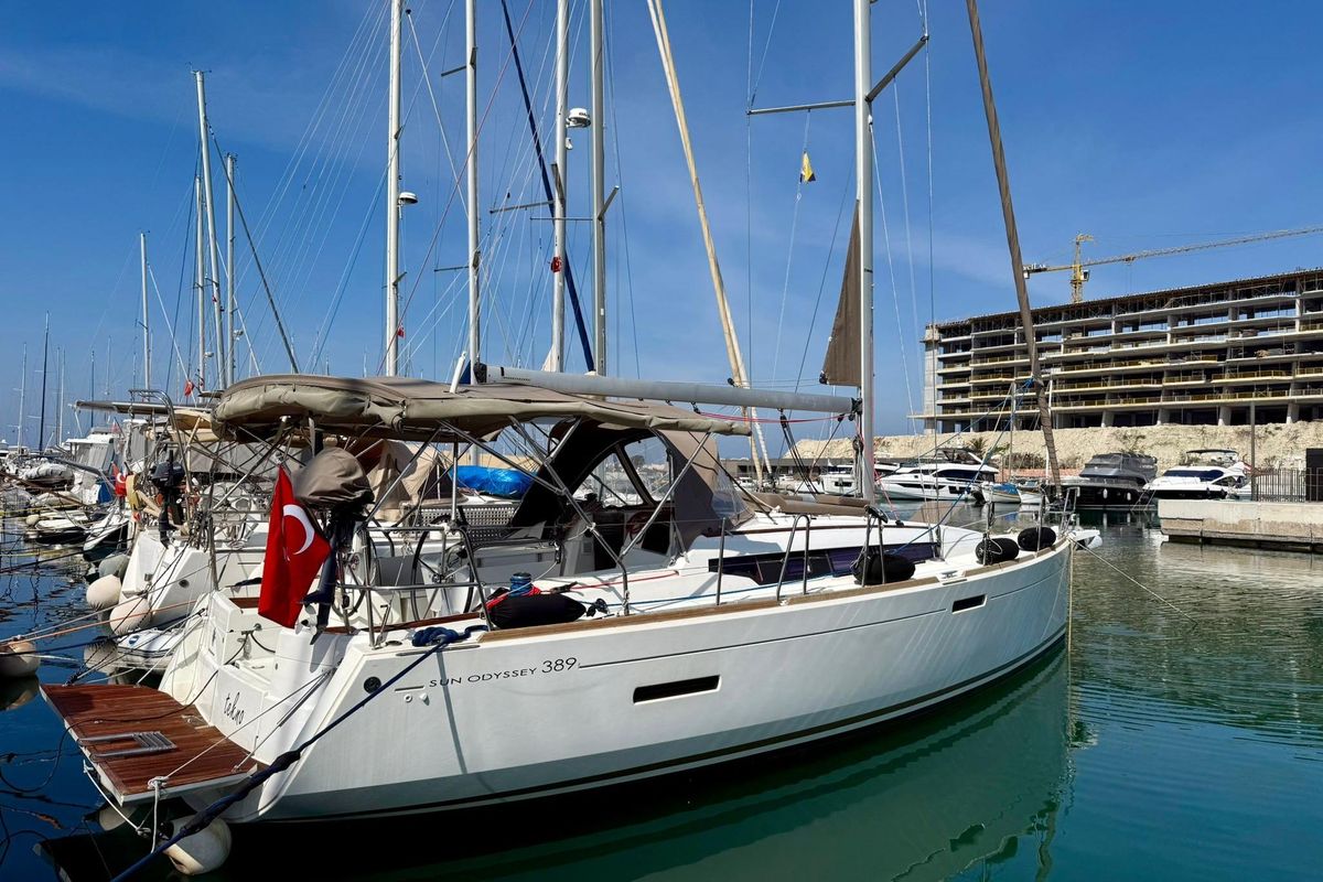 2018 Jeanneau Sun Odyssey 389
