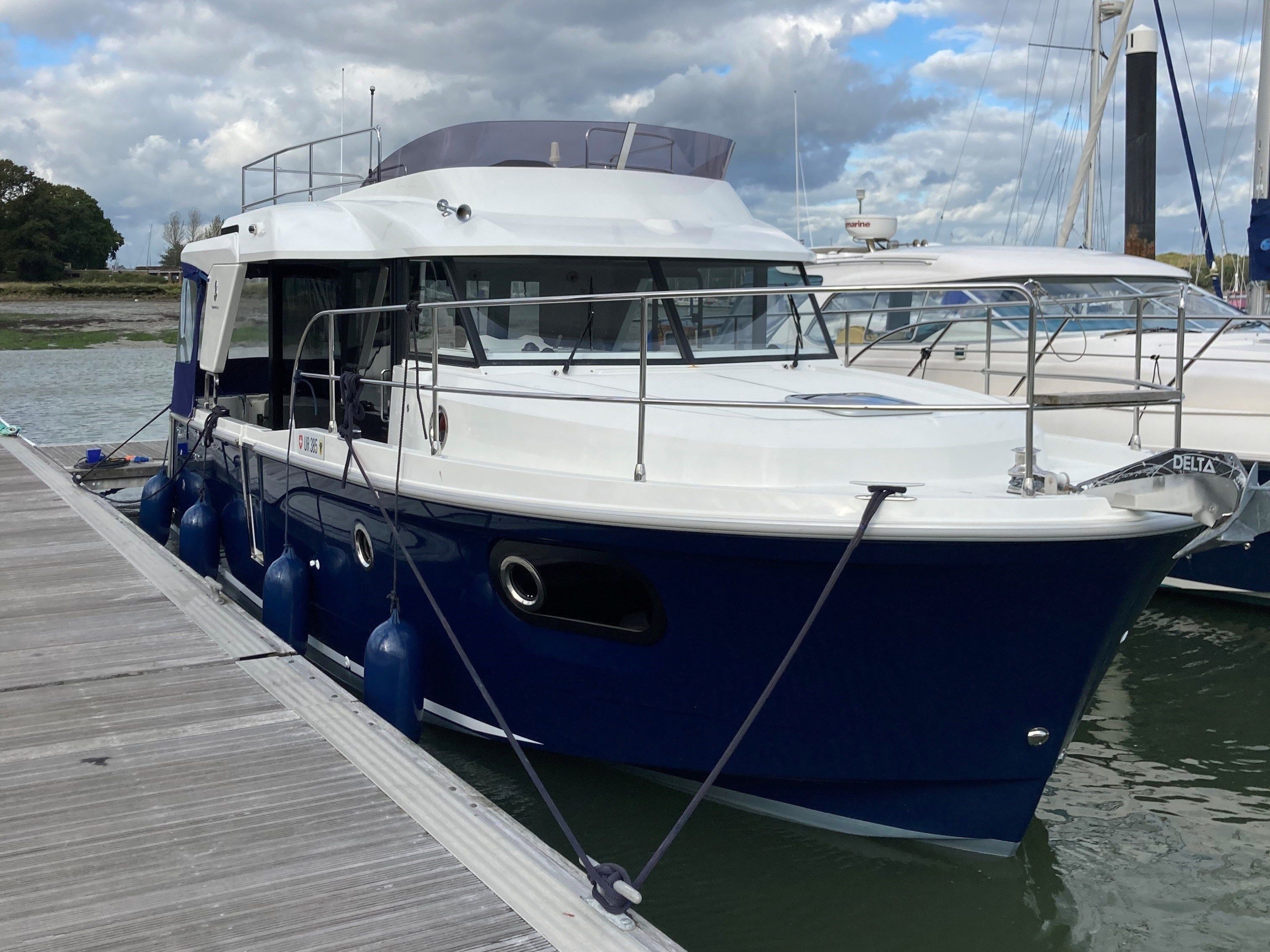 2017 Beneteau Swift Trawler 30 for sale in Cowes, Isle Of Wight, United Kingdom