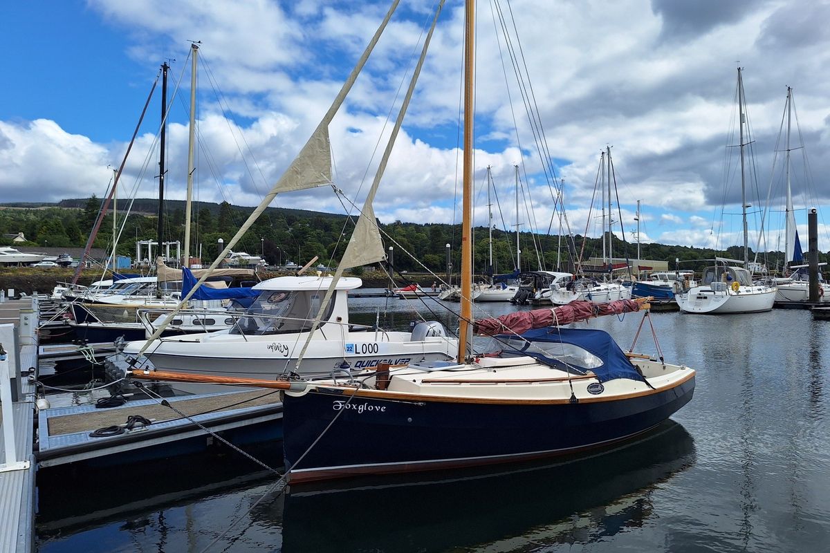 2004 Cape Cutter 19