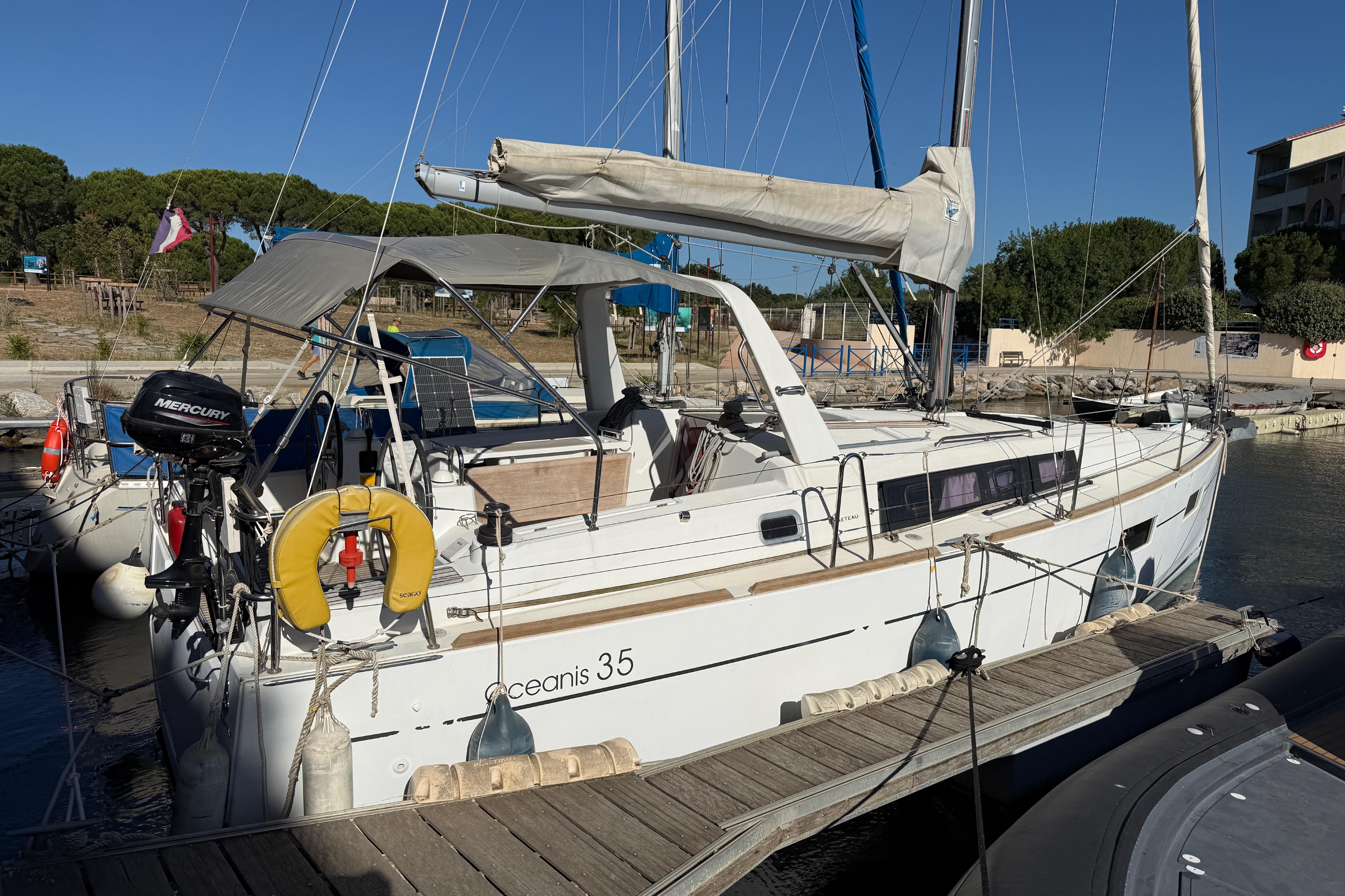 2015 Beneteau Oceanis 35 for sale in Argelès-sur-Mer, Pyrénées-Orientales, France