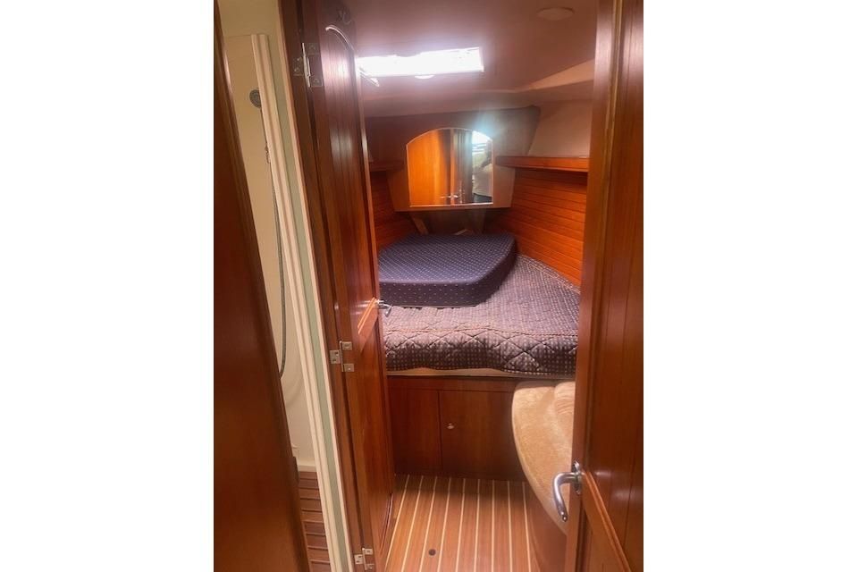 2007 Hunter 45 Center Cockpit
