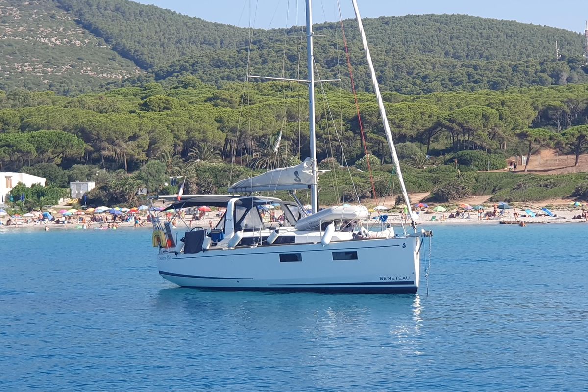 2020 Beneteau Oceanis 35.1