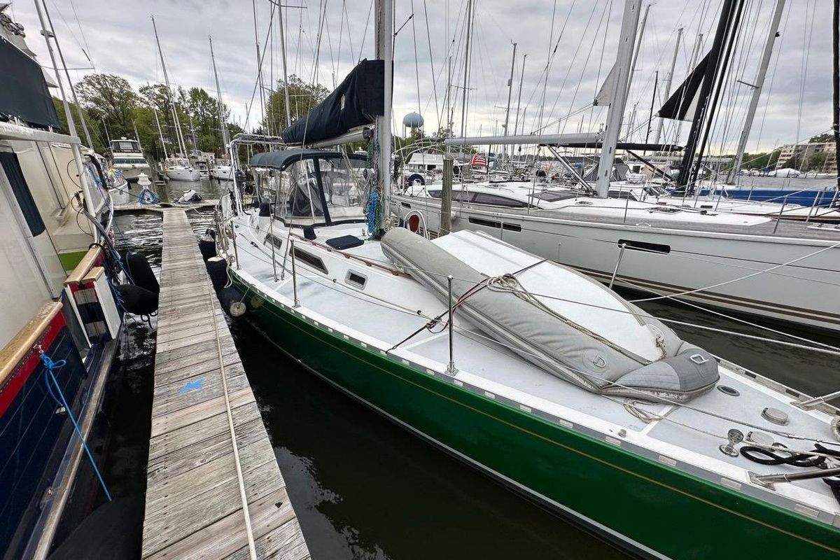 1989 Hylas 44