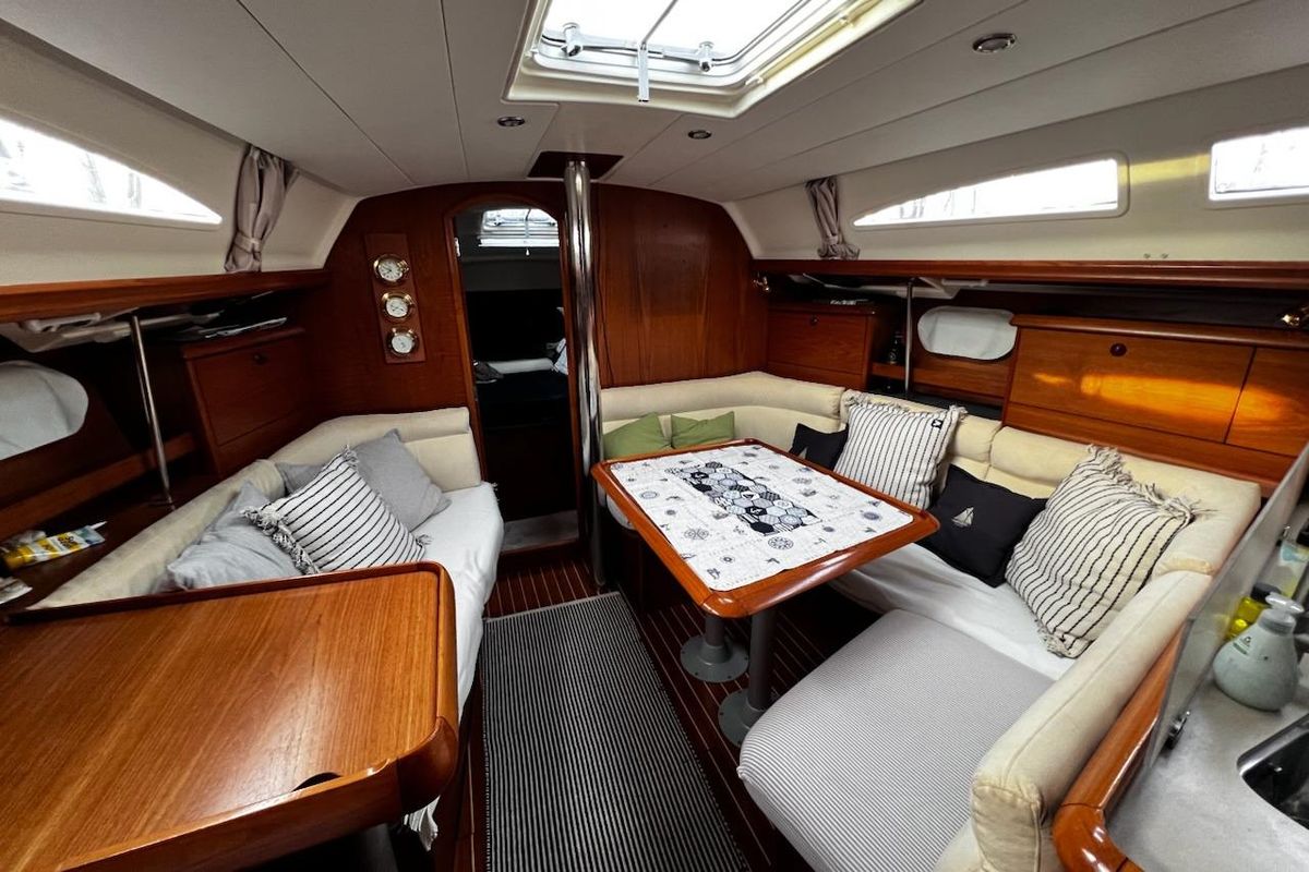 2000 Jeanneau Sun Odyssey 37