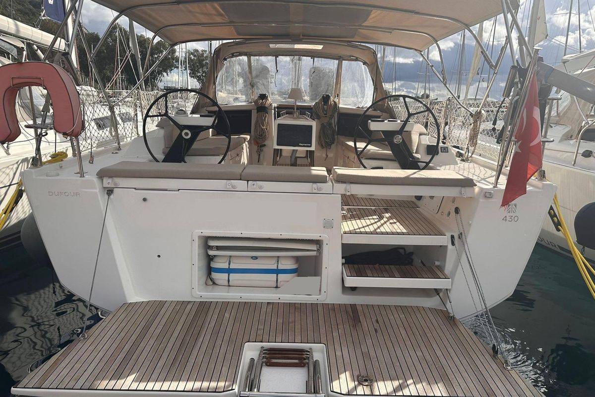 2021 Dufour 430