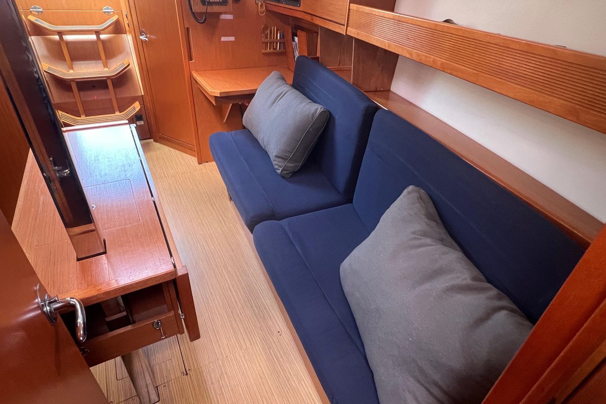 2010 Bavaria Cruiser 32