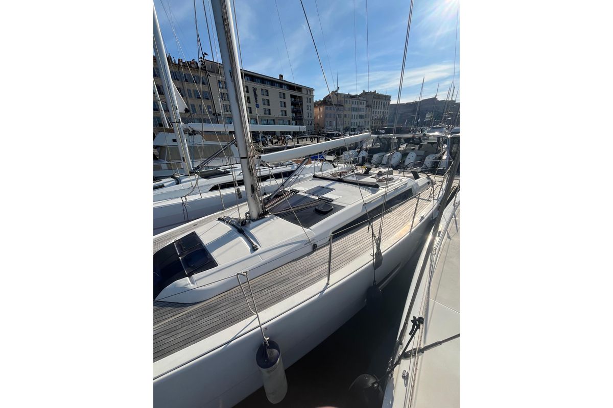2022 Dufour 390