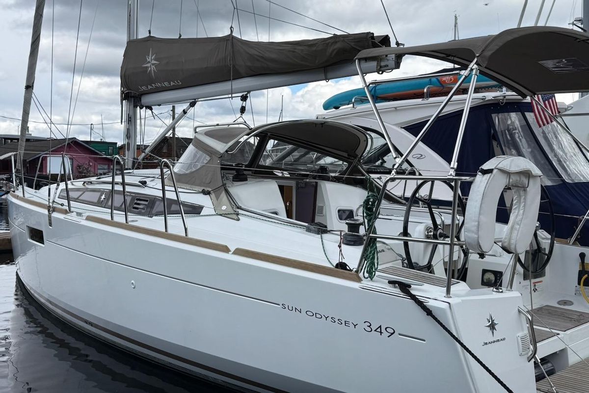 2016 Jeanneau Sun Odyssey 349