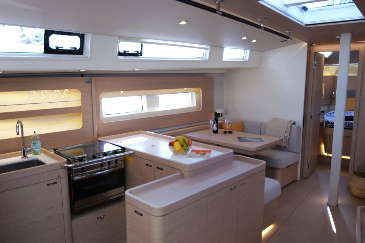 2024 Beneteau Oceanis Yacht 54