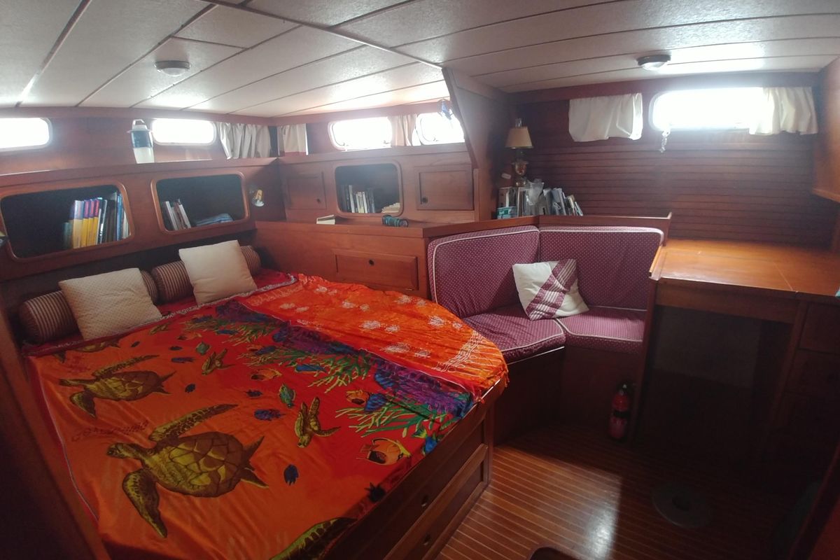 1985 Siltala Nauticat 40 Sloop
