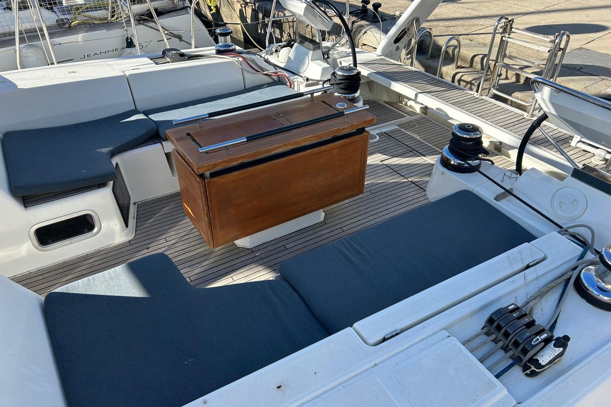 2015 Beneteau Oceanis 55
