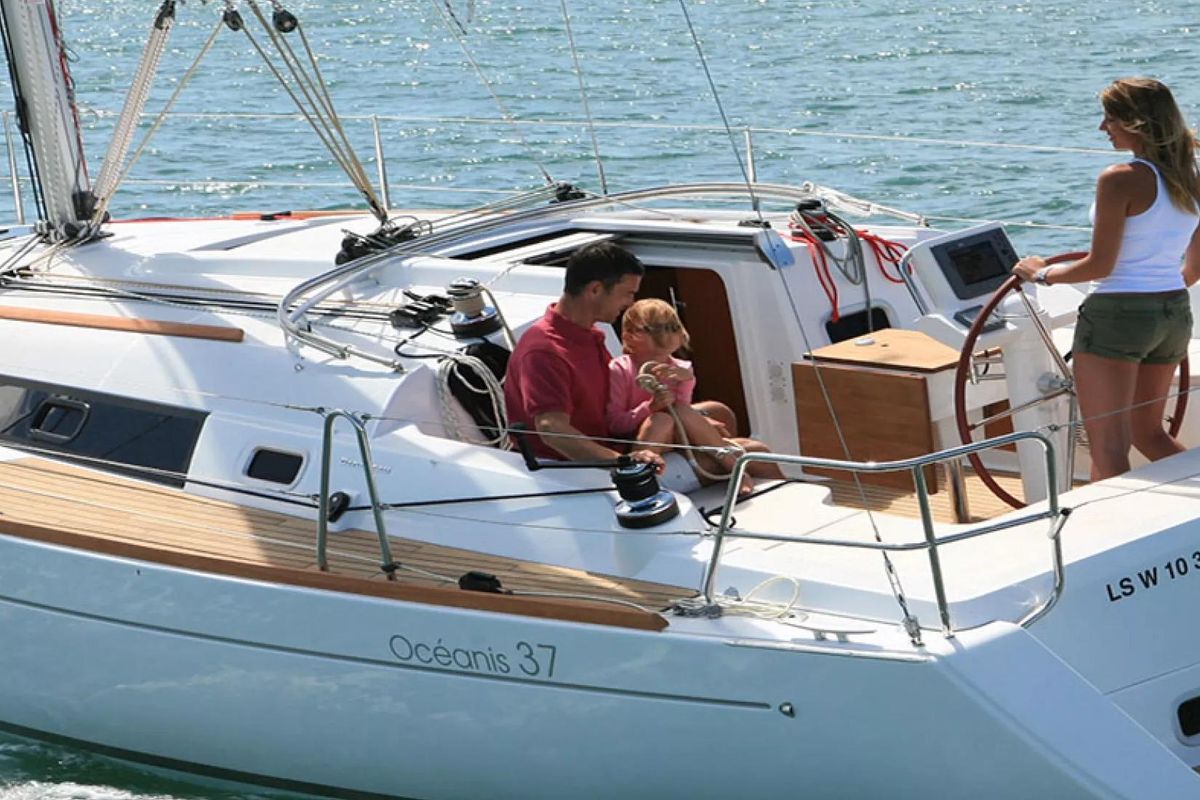 2012 Beneteau Oceanis 37