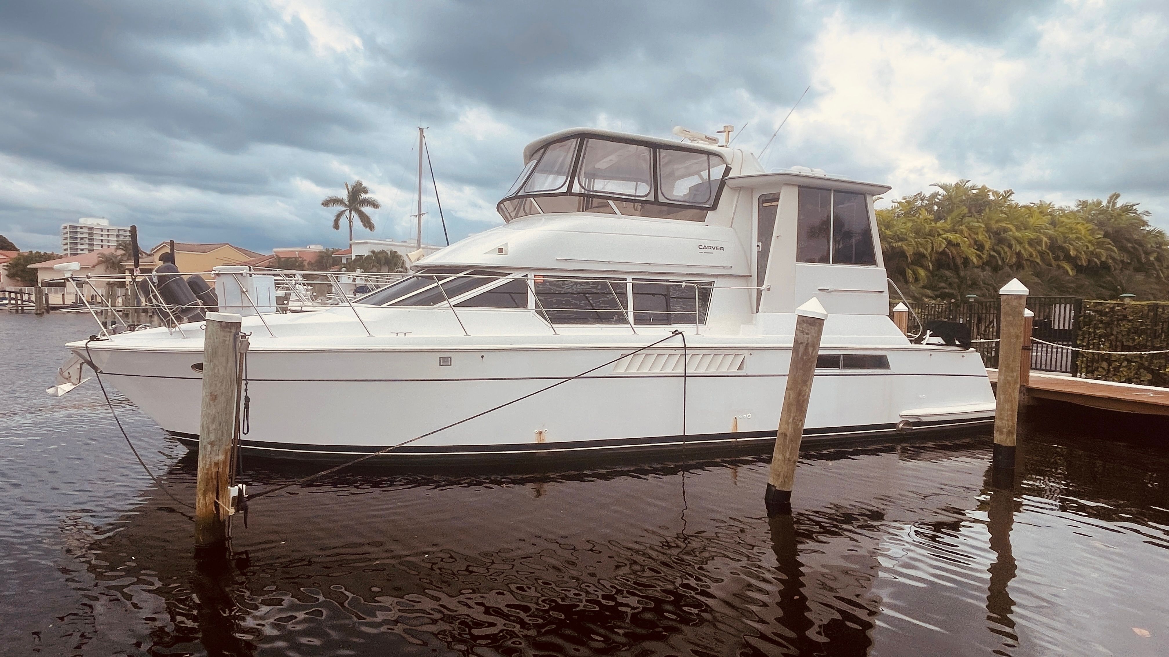 1997 Carver 500 Cockpit Motor for sale in Delray Beach, Florida