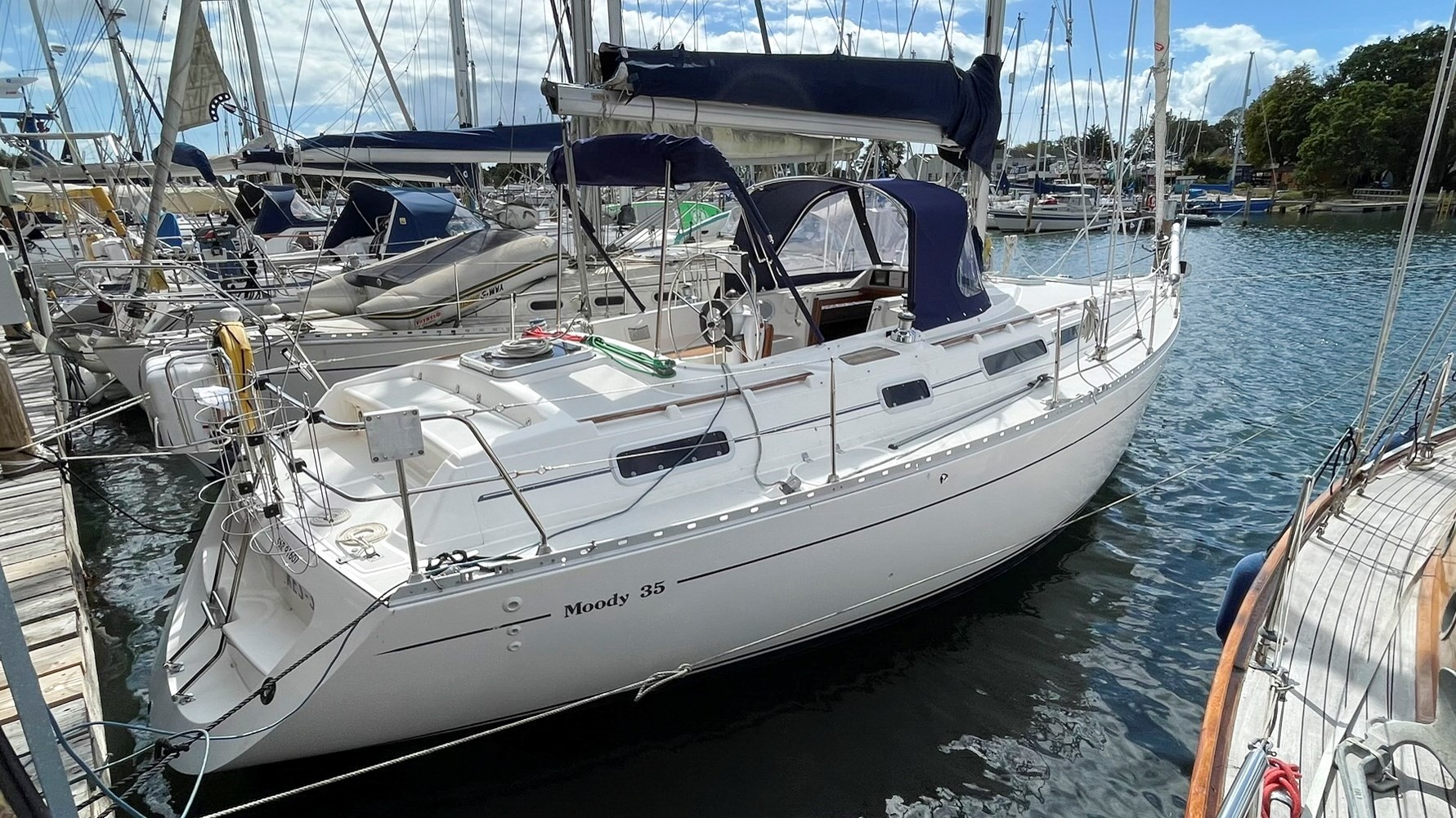 1995 Moody 35 for sale in Birdham Pool, Chichester, United Kingdom