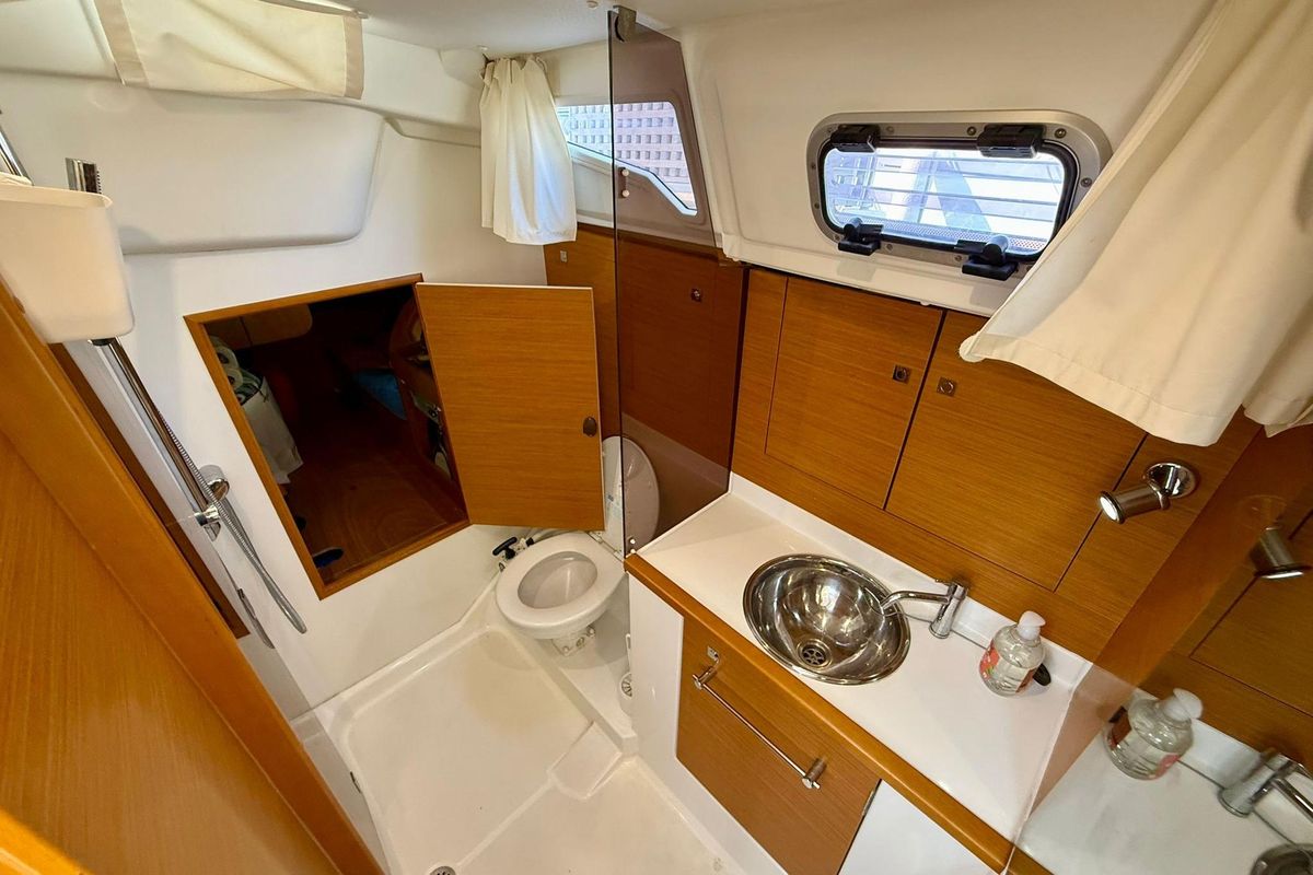 2018 Jeanneau Sun Odyssey 389