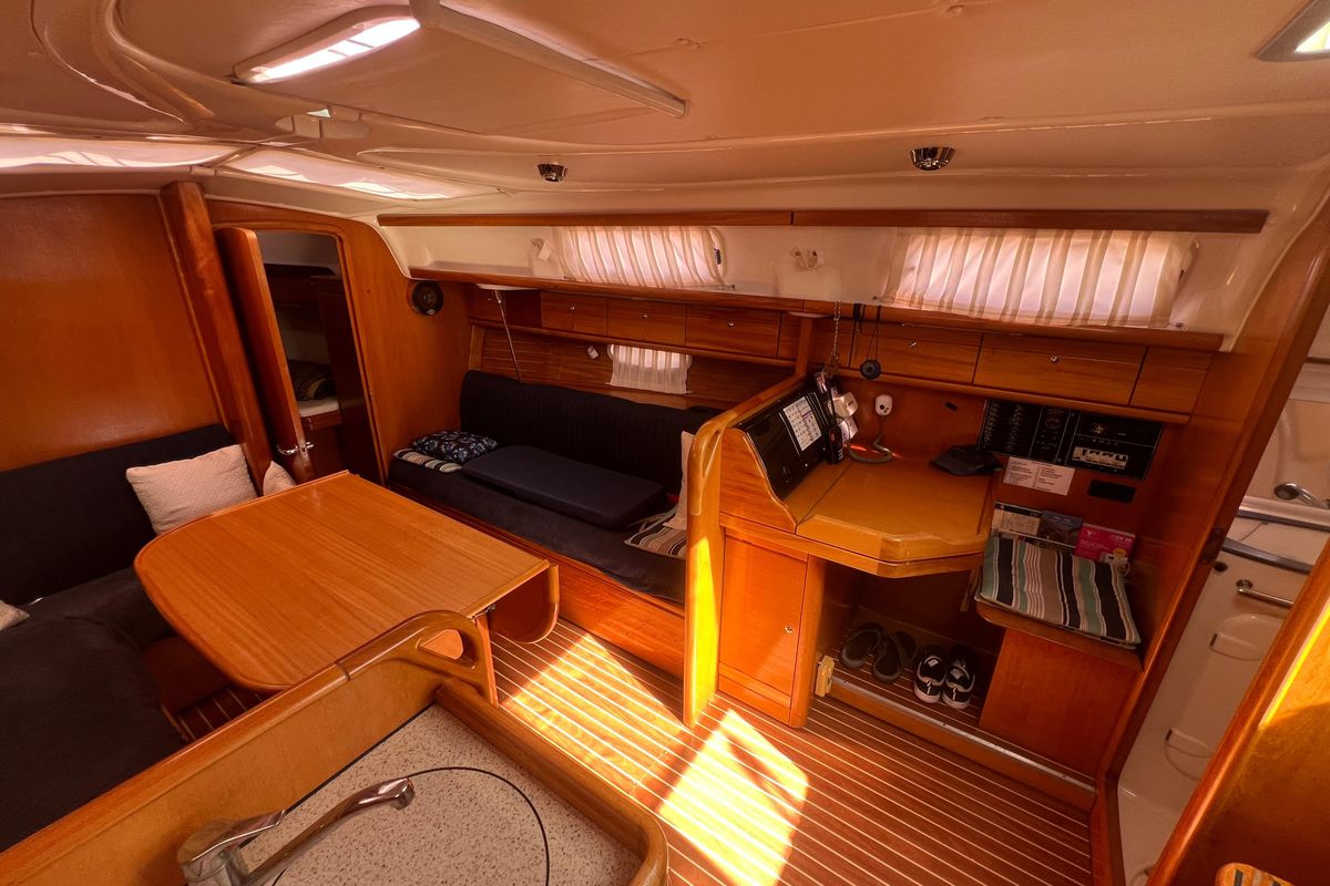 2005 Bavaria Cruiser 33