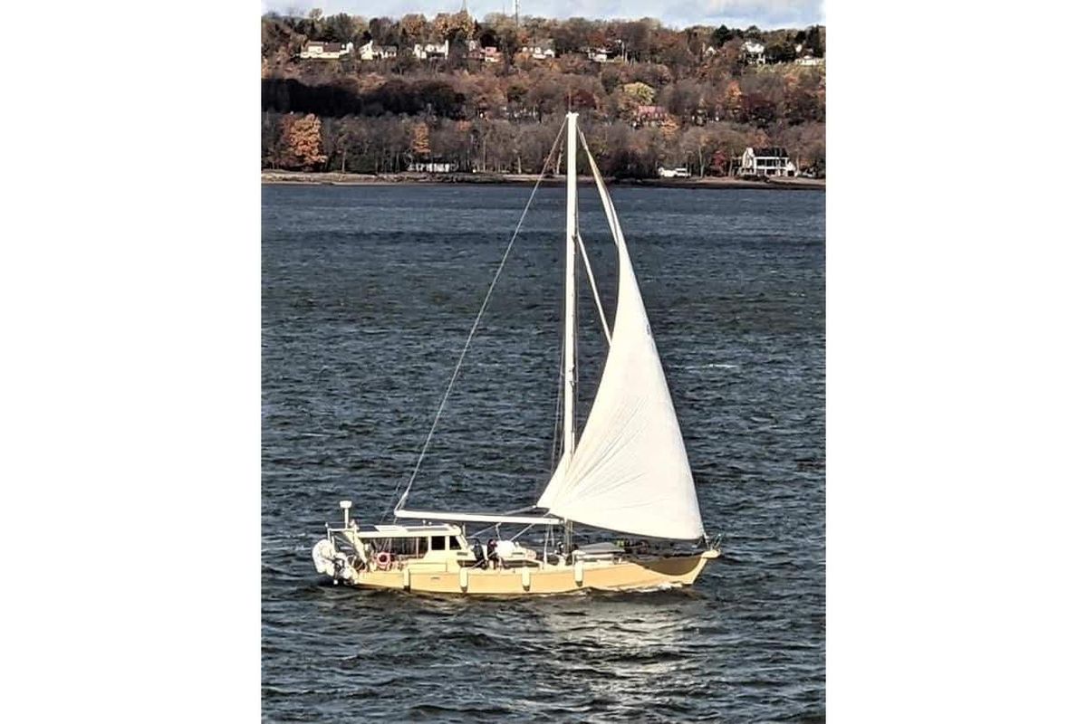 1999 Custom Angelina 59' Caroff Duflot