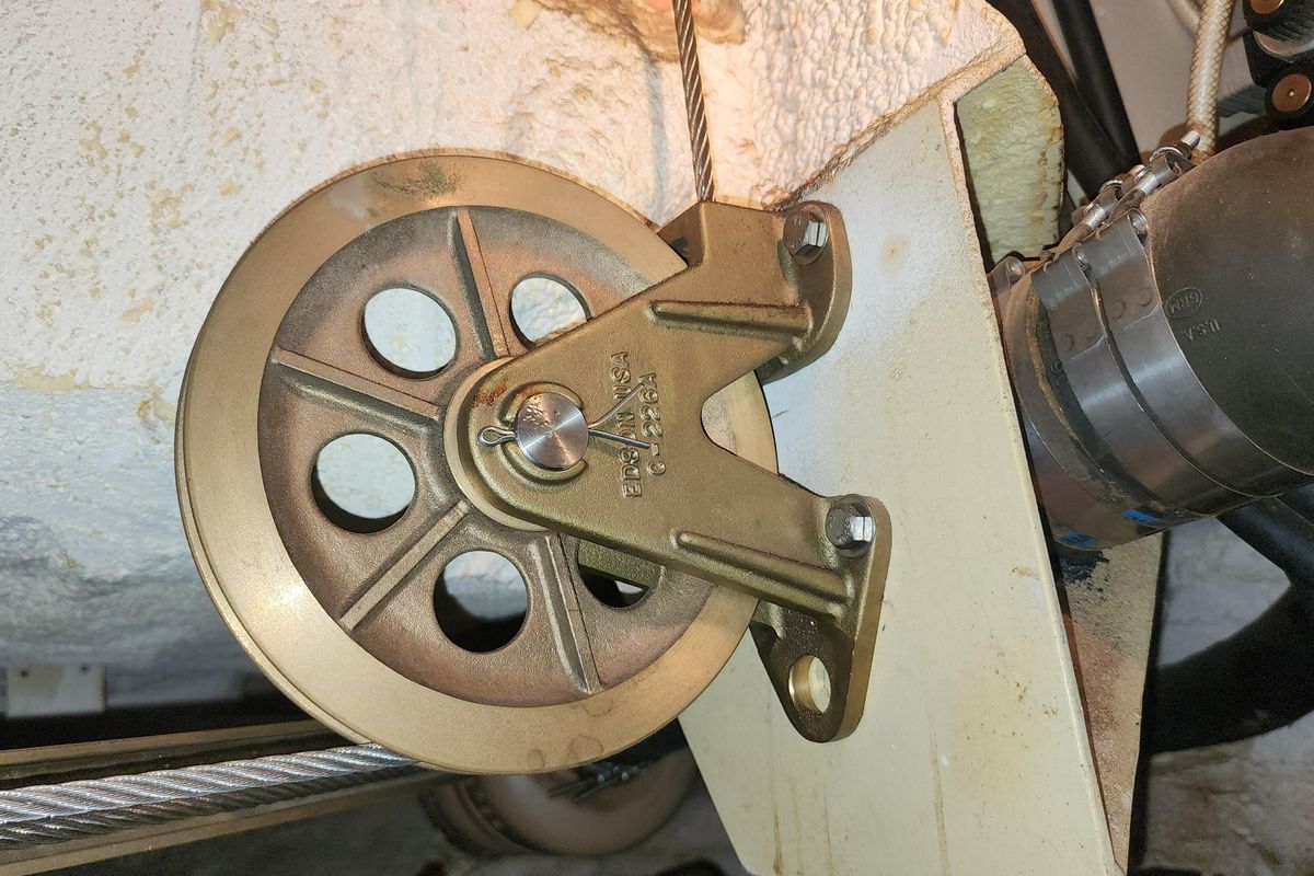 1996 Waterline 60 Pilothouse